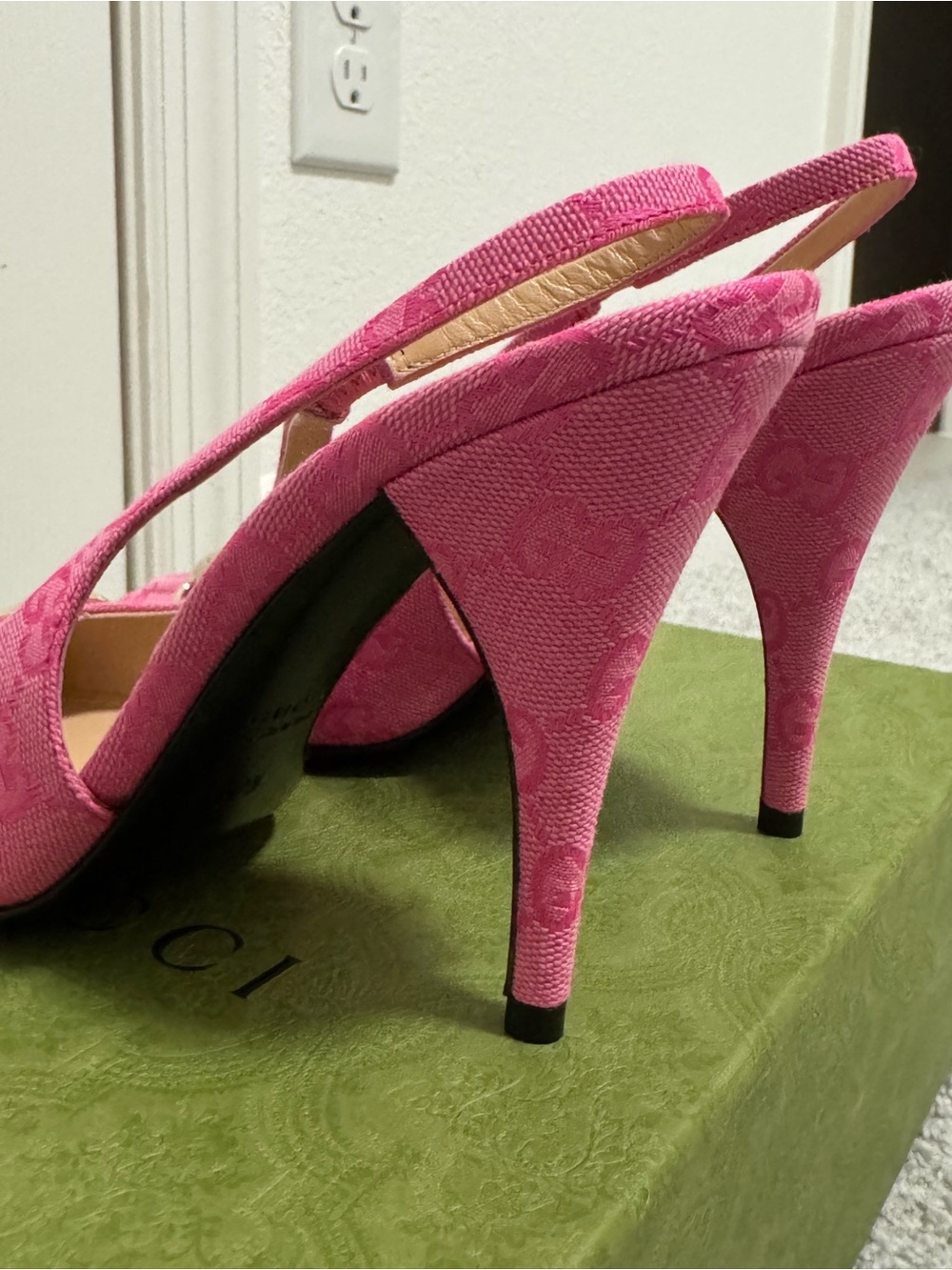 Gucci Hot Pink Horsebit Slingback Pointed-Toe Heels. - Picture 6 of 13